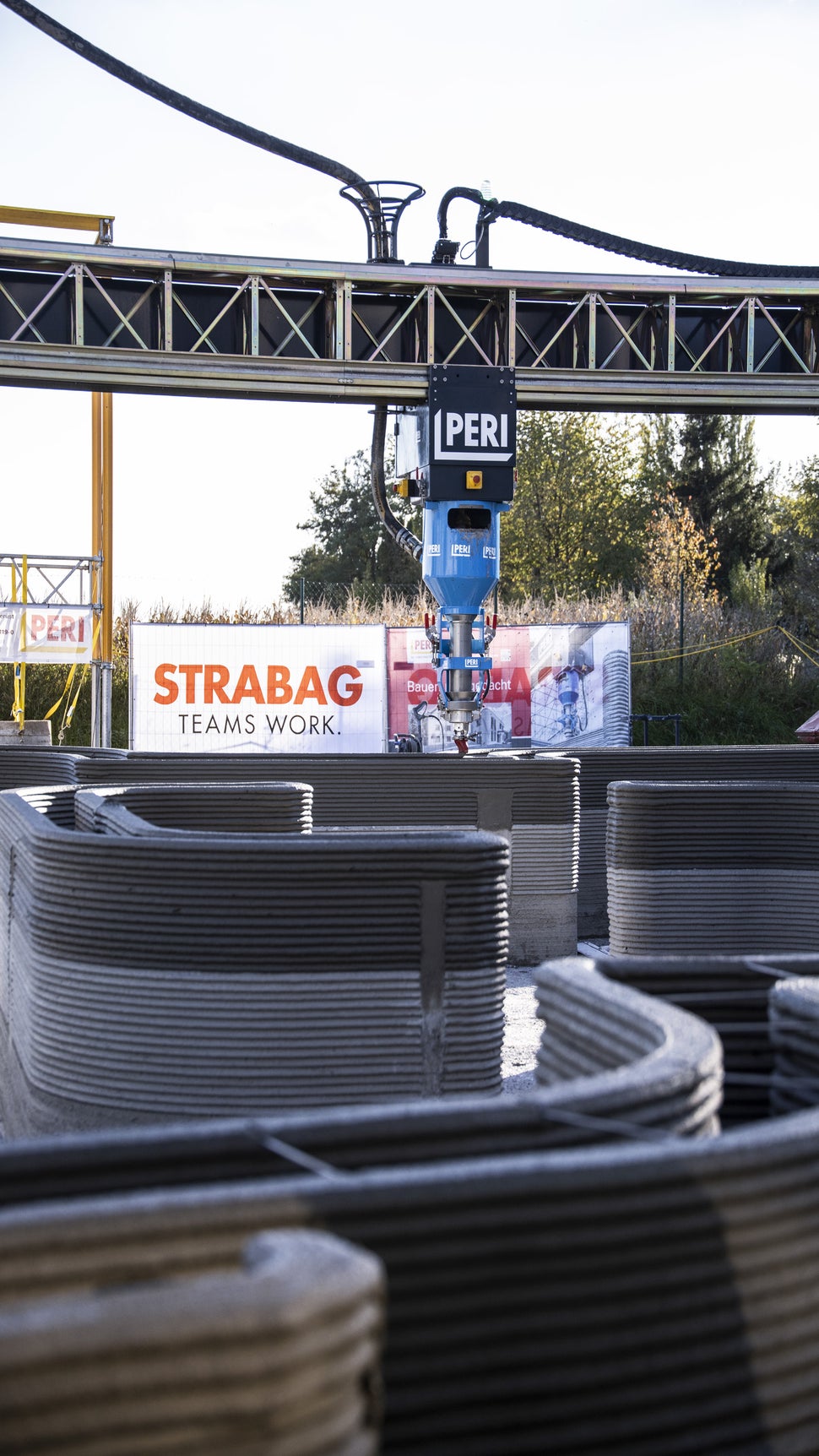 Schicht für Schicht wachsen die Wände in die Höhe