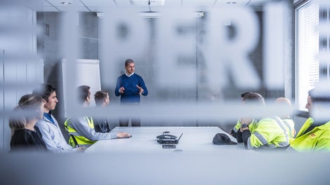 &lt;p&gt;In unserem&amp;nbsp;&lt;a href=&quot;https://www.peri.com/de/unternehmen/sustainability.html&quot;&gt;Nachhaltigkeitsbericht&lt;/a&gt;&amp;nbsp;identifizieren wir f&amp;uuml;nf Handlungsfelder, um das Thema Nachhaltigkeit bei PERI voranzutreiben. Offen und transparent werden darin konkrete mittel- bis langfristige Ziele vorgestellt.&lt;/p&gt;<br/>