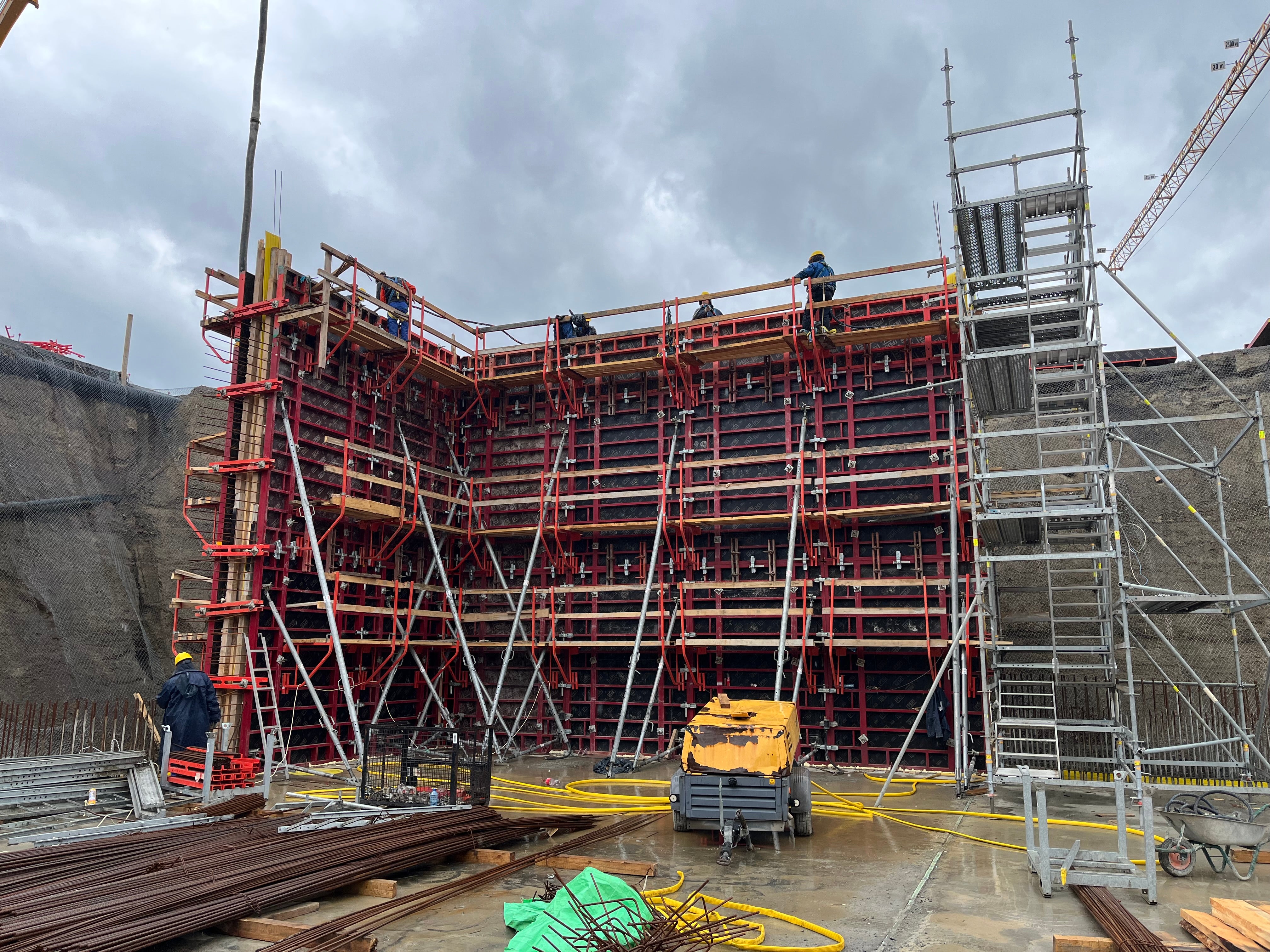 Стабилна система за стоманобетонни конструкции с голяма височина