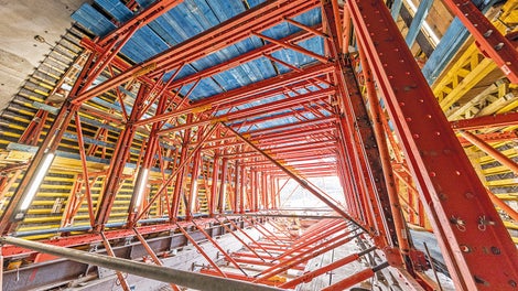 Der PERI Tunnelschalwagen basierte auf dem VARIOKIT Ingenieurbaukasten mit mietbaren Systemkomponenten. So konnte in kürzester Zeit eine maßgeschneiderte Projektlösung erarbeitet werden.