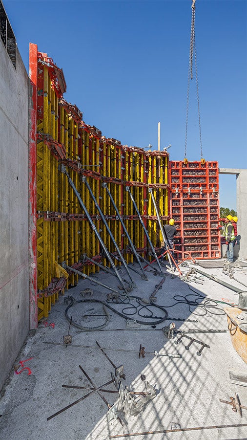 RUNDFLEX und Rahmenschalung ließen sich dank der einheitlichen BFD Elementverbindung problemlos kombinieren.