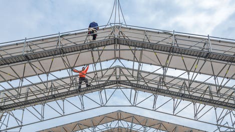 Carousel Weather Protection Safe access to weather protection roof – no PPE against falling required