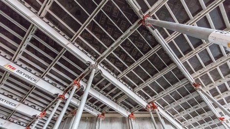 In addition to ensuring short striking times, the SKYDECK Panel Slab Formwork also allowed easy adaptation to match the slab geometry which changed from storey to storey.