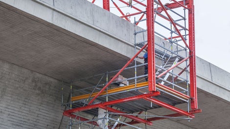 Durch baustellengerechte Systemkombinationen des VARIOKIT Ingenieurbaukastens mit dem PERI UP Flex Modulgerüstsystem sind flexible und projektspezifisch optimierte Baustellenlösungen möglich.