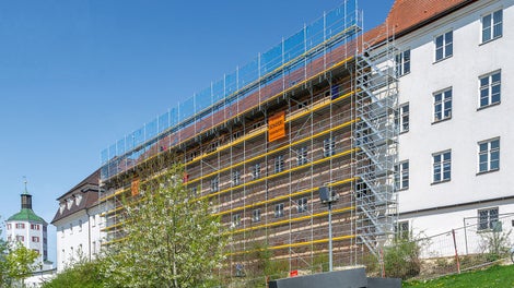 Sanierung und Modernisierung des Günzburger Schlosskomplexes aus dem Jahr 1452, der heute als Finanzamt genutzt wird. Das markgräfliche Schloss ist das einzige, das die Habsburger je in Deutschland erbaut haben.