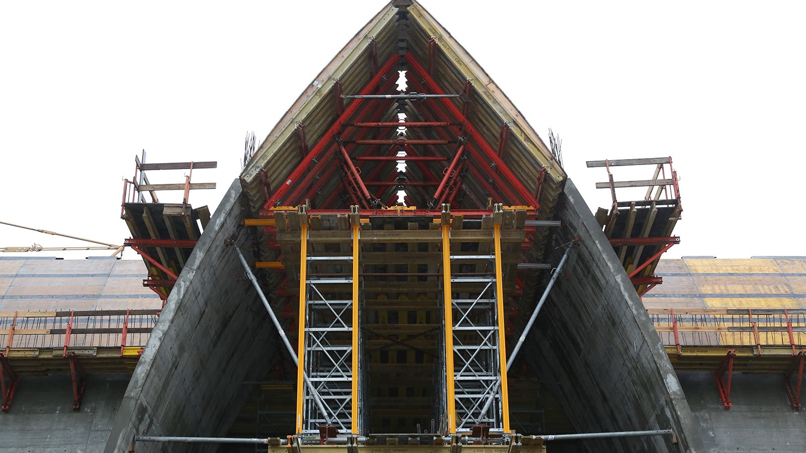 IV etap budowy - zwornik nawy głównej