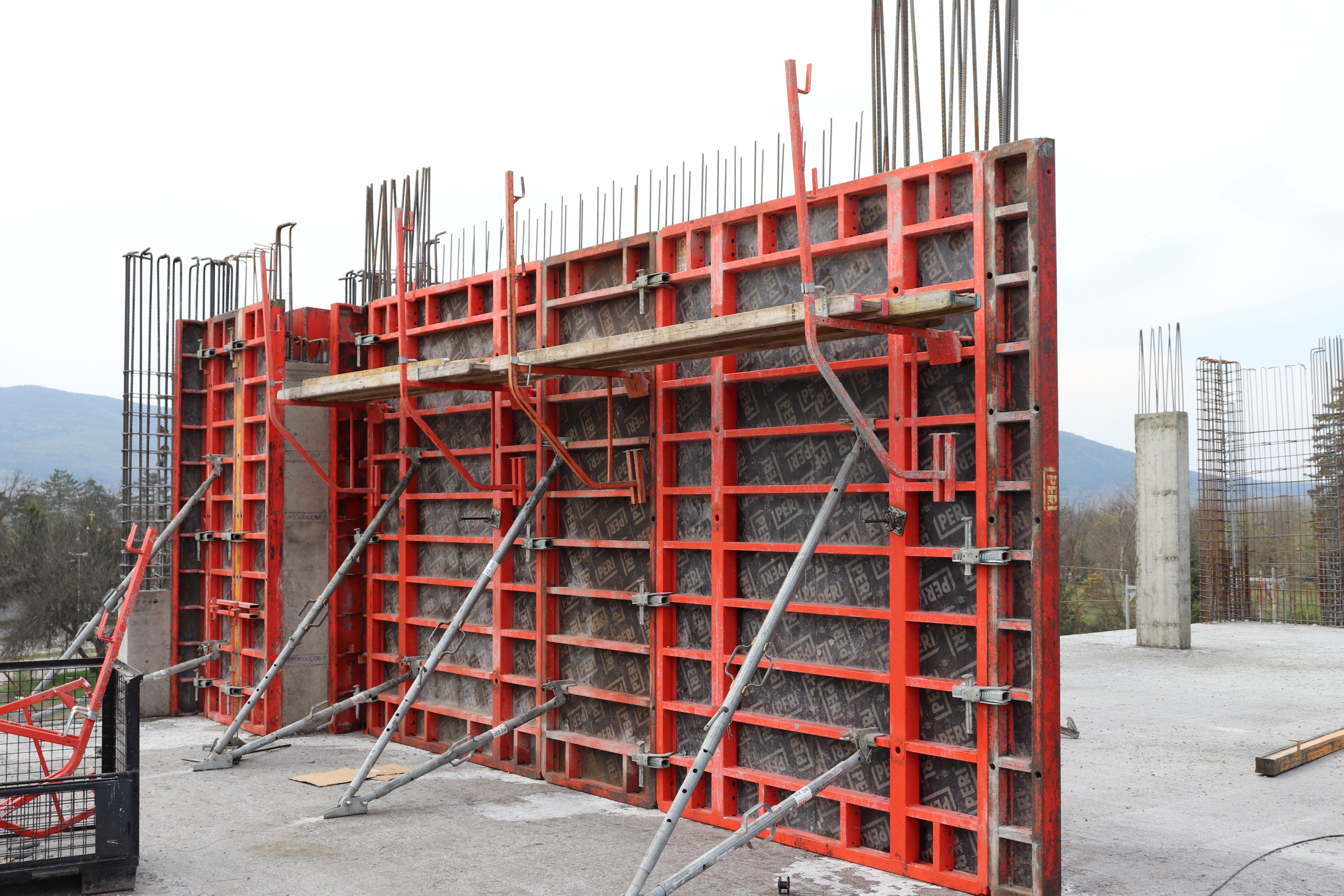 TRIO е универсален кофраж и може да бъде прилаган за жилищно и многоетажно офисно строителство и дори инфраструктурни обекти.