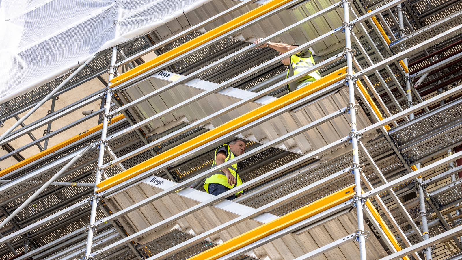 Stillas ved rehabilitering (ROT-prosjekter) – hvordan håndtere eksisterende bygg, begrenset plass og varierende geometri
