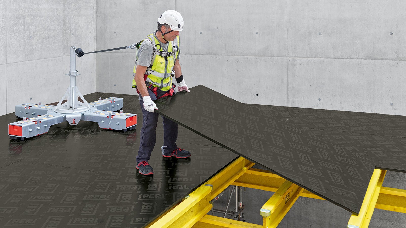 As a supplement to the familiar SKY-Anchor for SKYDECK slab formwork, PERI will also be showing the new SKY-Anchor Universal, which serves as an attachment point for one person with personal protective equipment and can be used flexibly with common slab formwork.