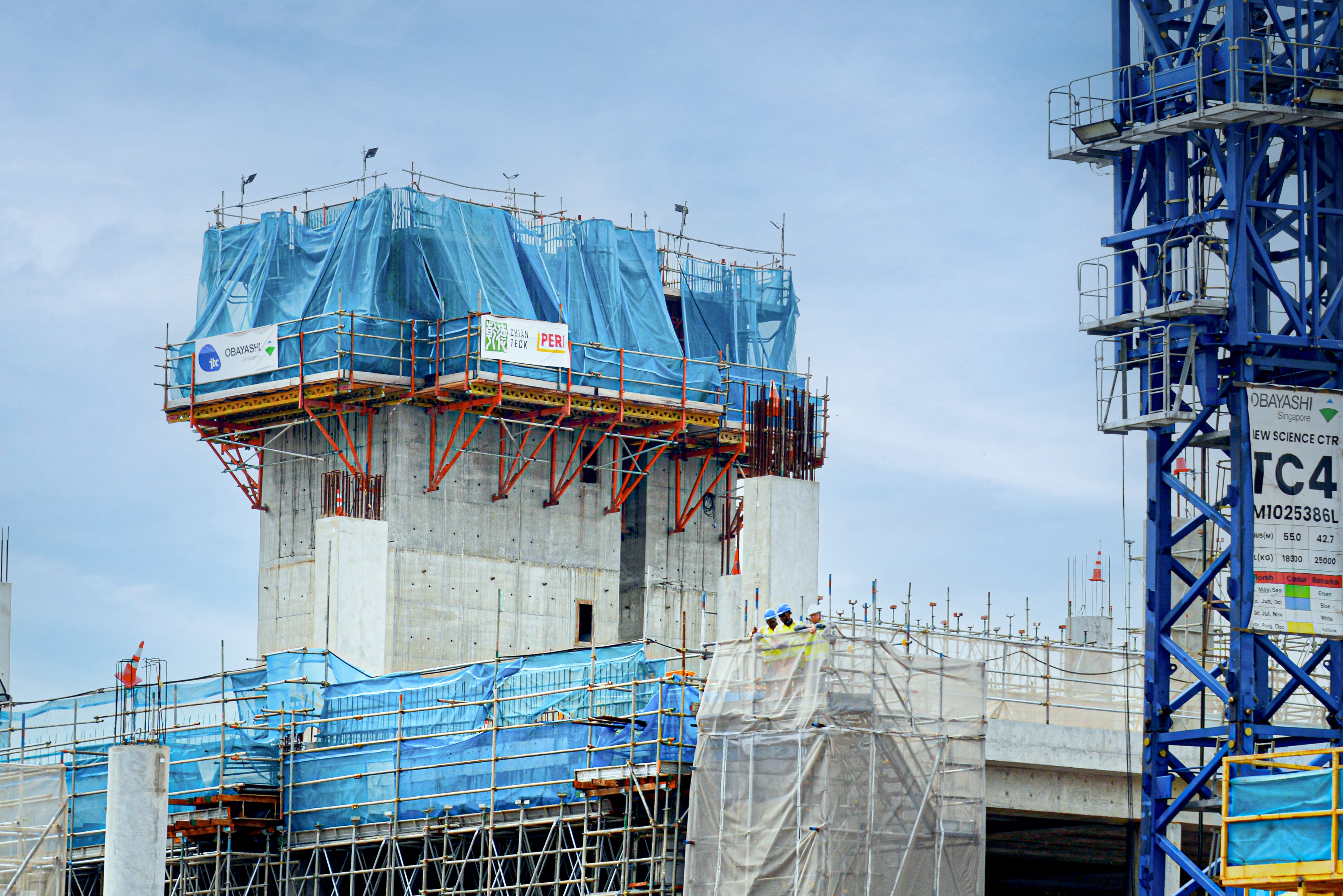 CB Climbing Formwork consisting of VARIO Wallform + CB Climbing Platform, Brackets and Internal BR Platform