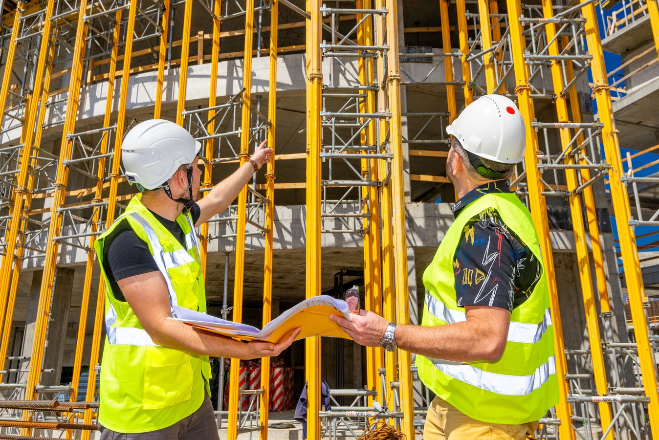 <p>Peri супервайзерінің тұтынушы құрылыс алаңындағы жұмысы. Құрылыс ормандарын/қалыптарды орнатуды бақылау; жабдықтар паркі қоймасының сапасы және пайдалану тиімділігін бақылау.</p><br/>