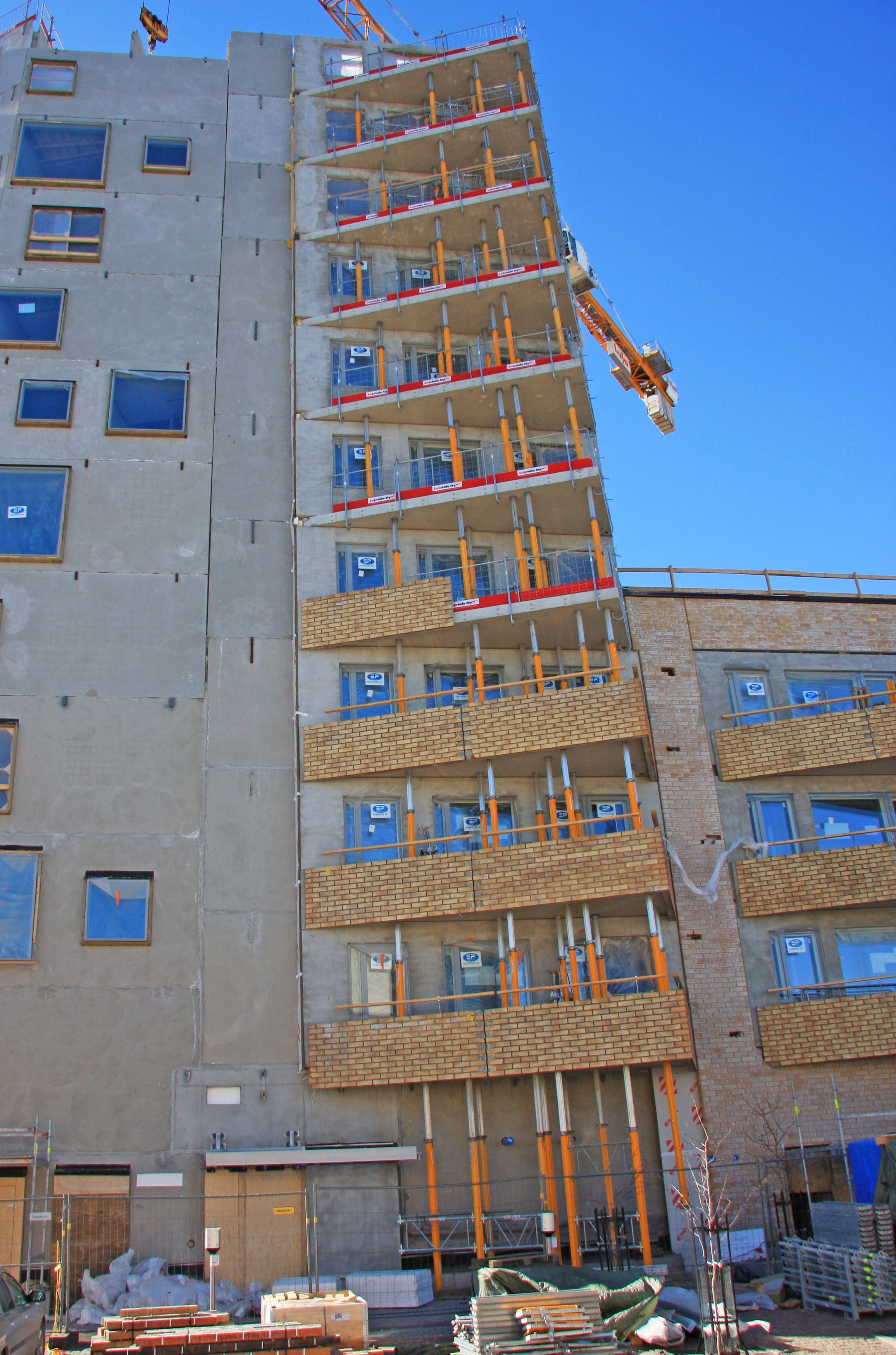 MULTIPROP-holvituet ovat omiaan parveketuennoissa.