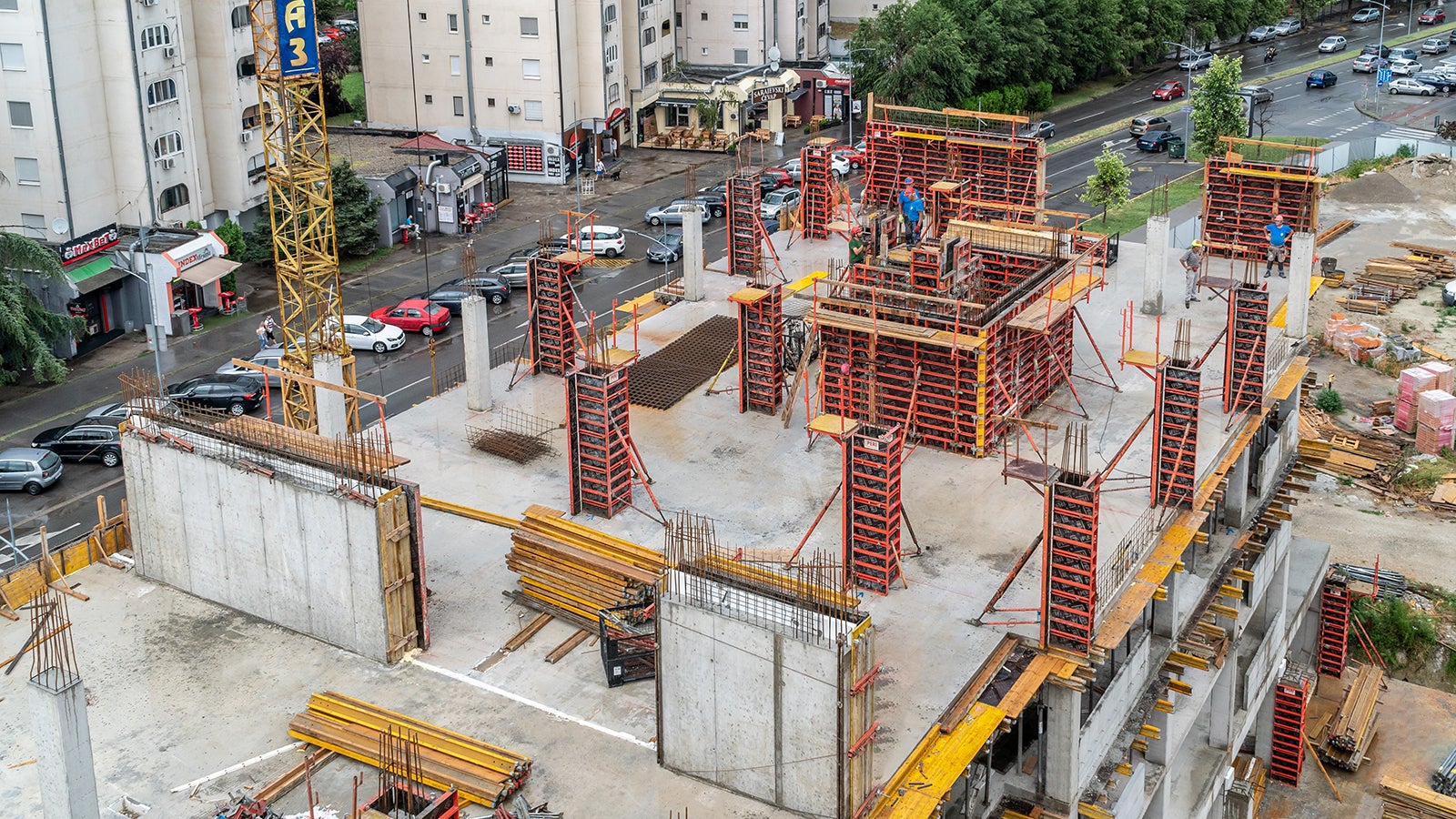 DOMINO, TRIO i LICO sistemi korišćeni su kao najracionalnija rešenja sa najboljim odnosom cene i efikasnosti za izvođenje vertikalnih armirano-betonskih elemenata