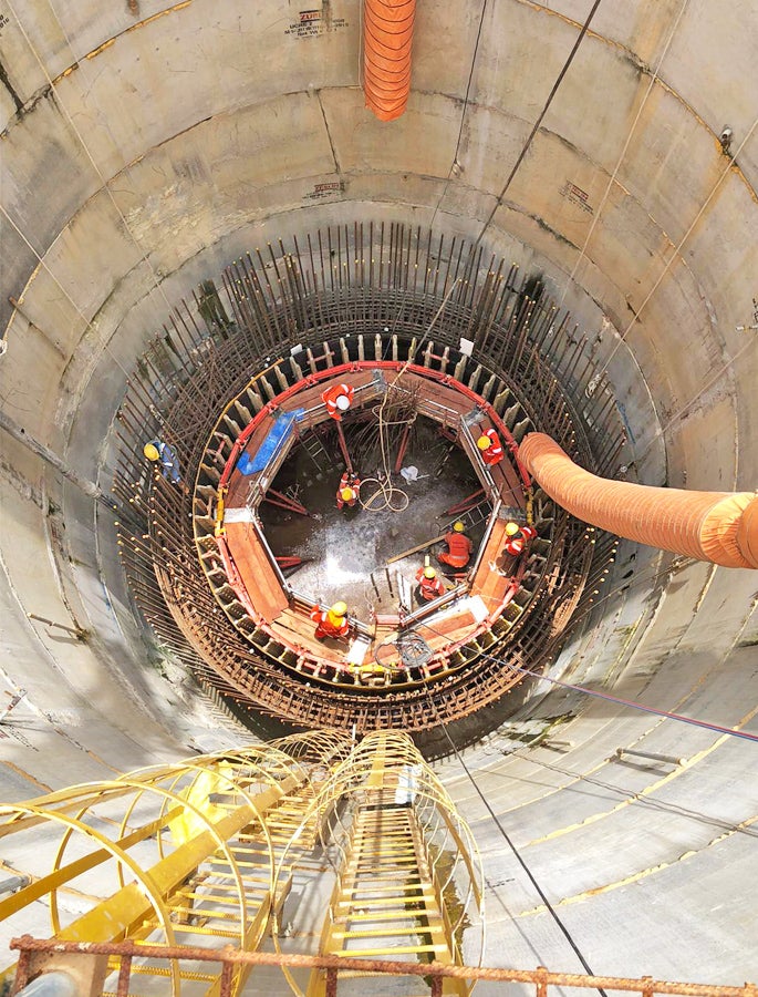 Overview of GRV Articulated Waler Circular Formwork before casting