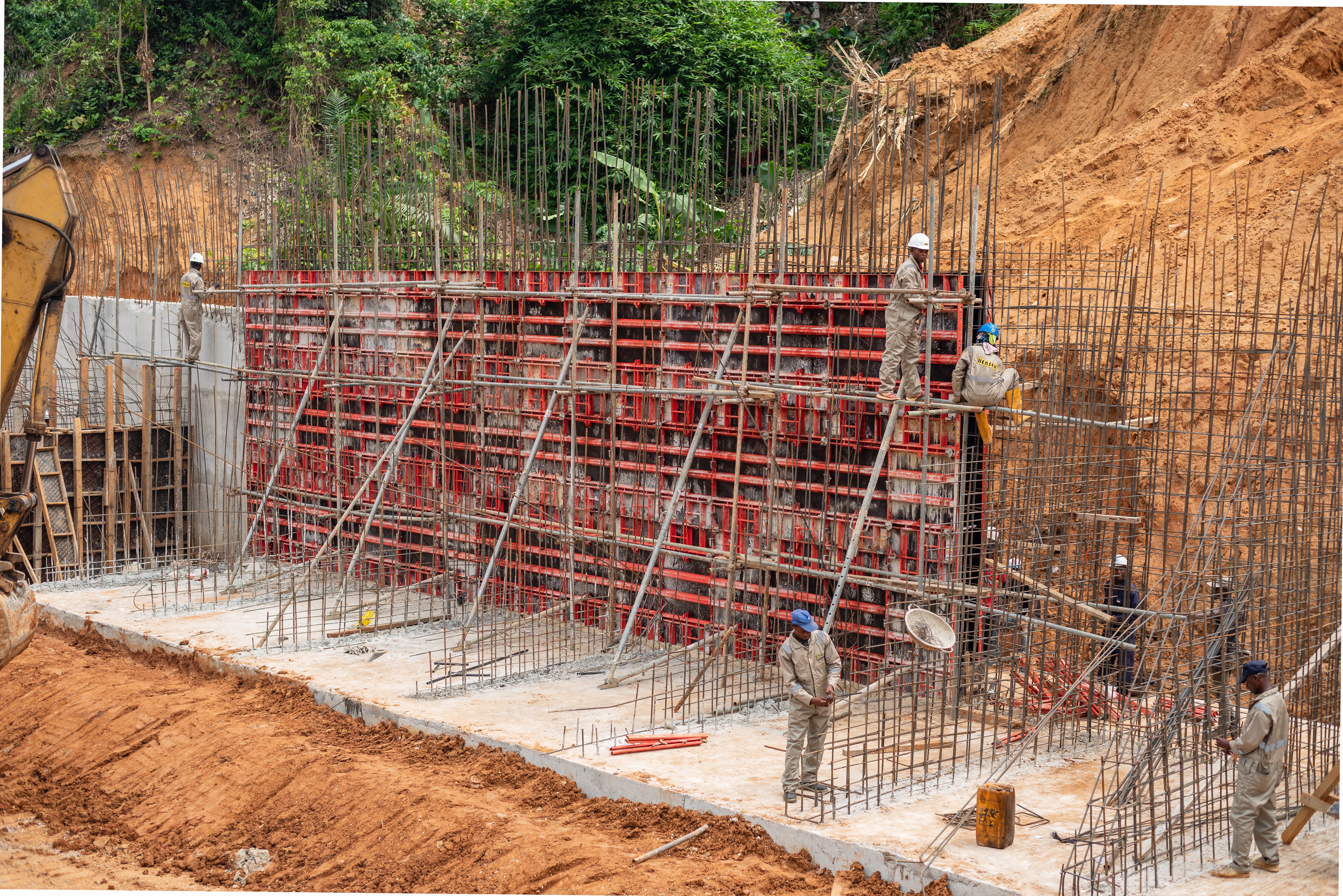 10m high retaining wall