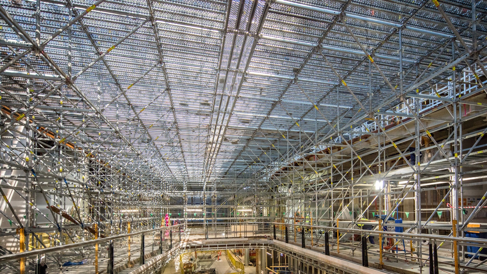 Chadstone Shopping Center (Photo: David McArthur Parallax Photography).