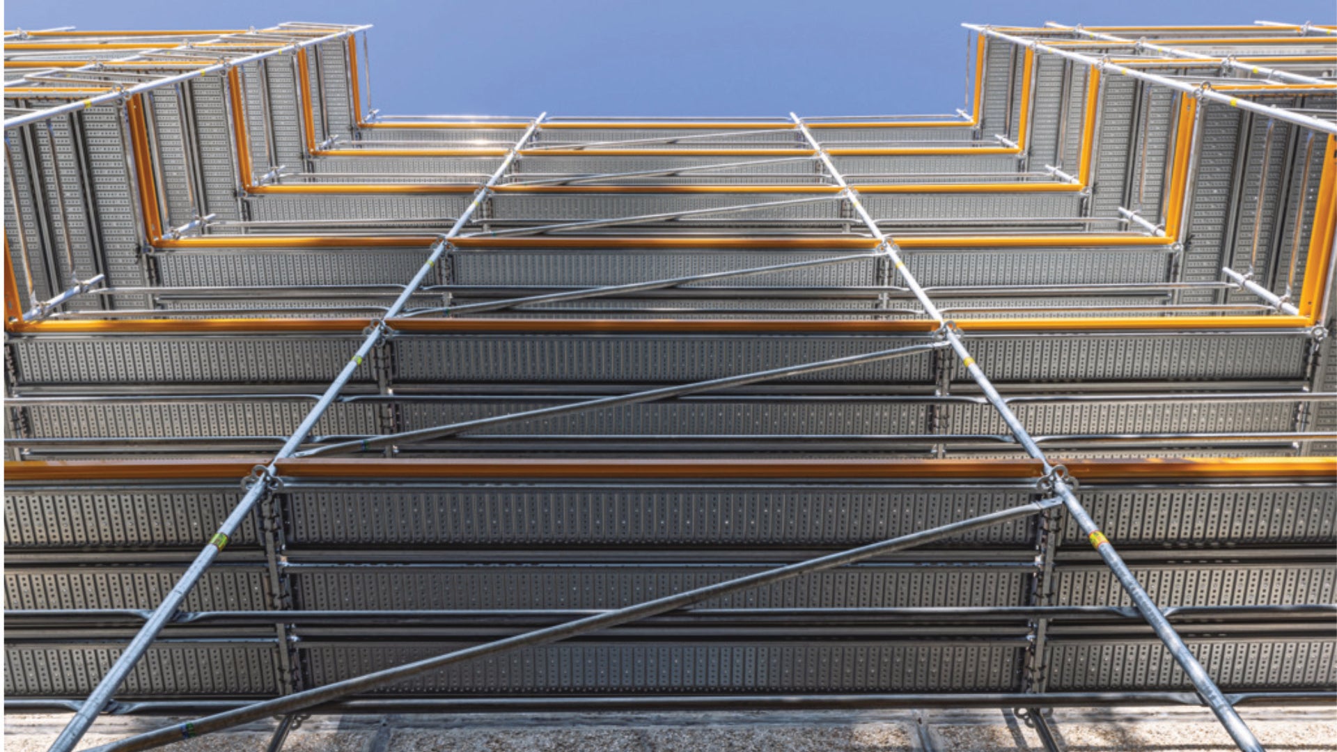 Das digitale Tool berechnet in kürzester Zeit, wie sich Gebäude bis knapp 27 m Höhe und rechteckiger Geometrie optimal mit dem PERI UP Fassadengerüst einrüsten lassen. 