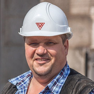 Statement von Andreas Brey: Mit der PERI Schalwagenlösung stellen wir 2 Takte pro Woche fertig. Die technische Unterstützung der PERI Ingenieure erstreckt sich von der detaillierten Planung im Vorfeld bis hin zum baustellenbegleitenden Support mit kurzen Reaktionswegen, insbesondere bei unvorhergesehenen Baustellensituationen.