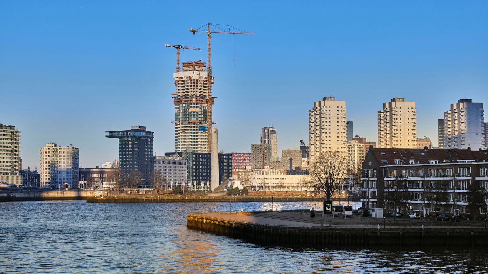 De skyline in Rotterdam krijgt er een imposante toren bij: de Cooltower.