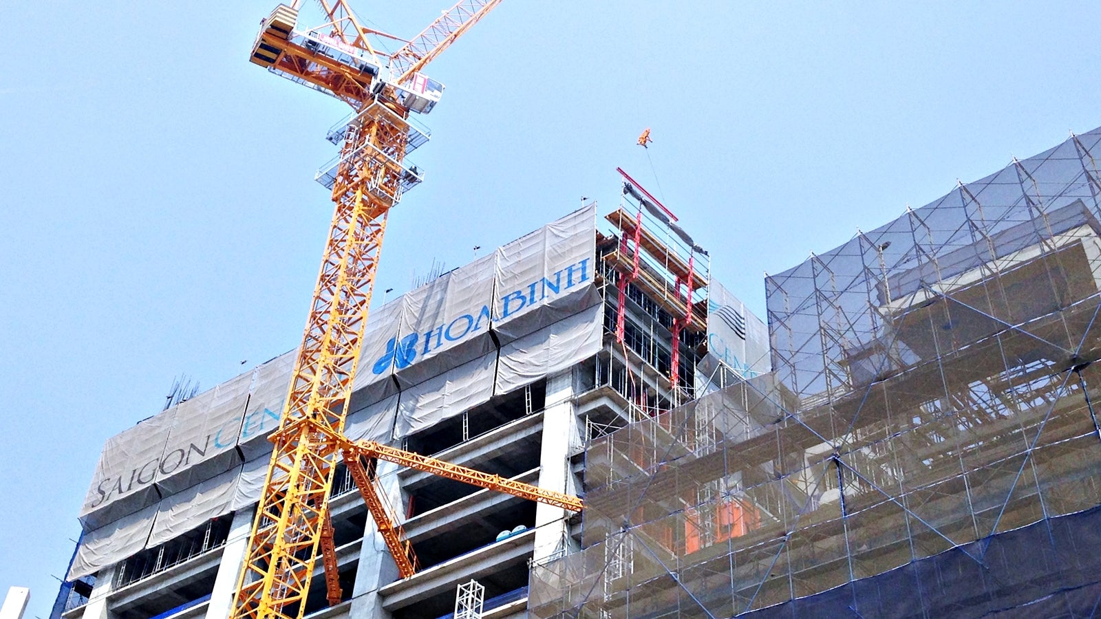 The enclosure with the RCS climbing protection panel provided ideal protection for site personnel.