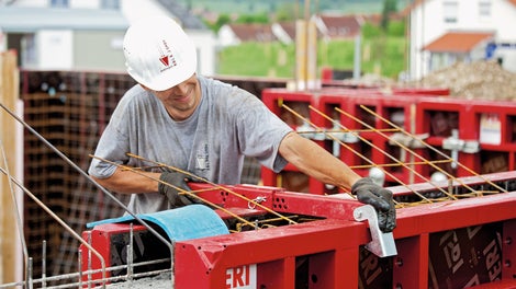 Die Zug- und Druckspreize ersetzt die untere Ankerlage bei Fundamenten, Brüstungen und Unterzügen.