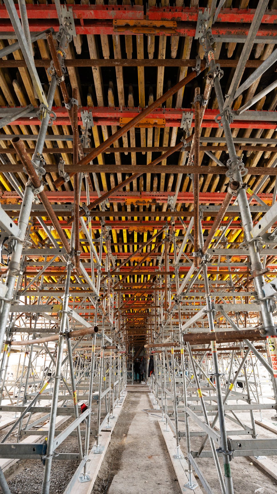 PERI UP Flex позволява лесна настройка спрямо наклони от 2,85% и 6% в различните участъци на съоръжението.