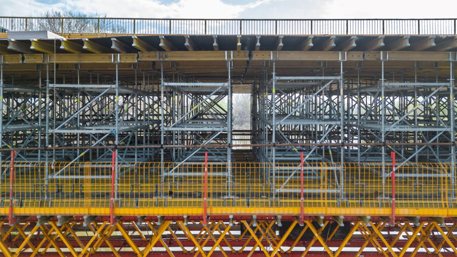 Kombinacija PERI sistemskih rešenja u realizaciji mosta preko Velike Morave.