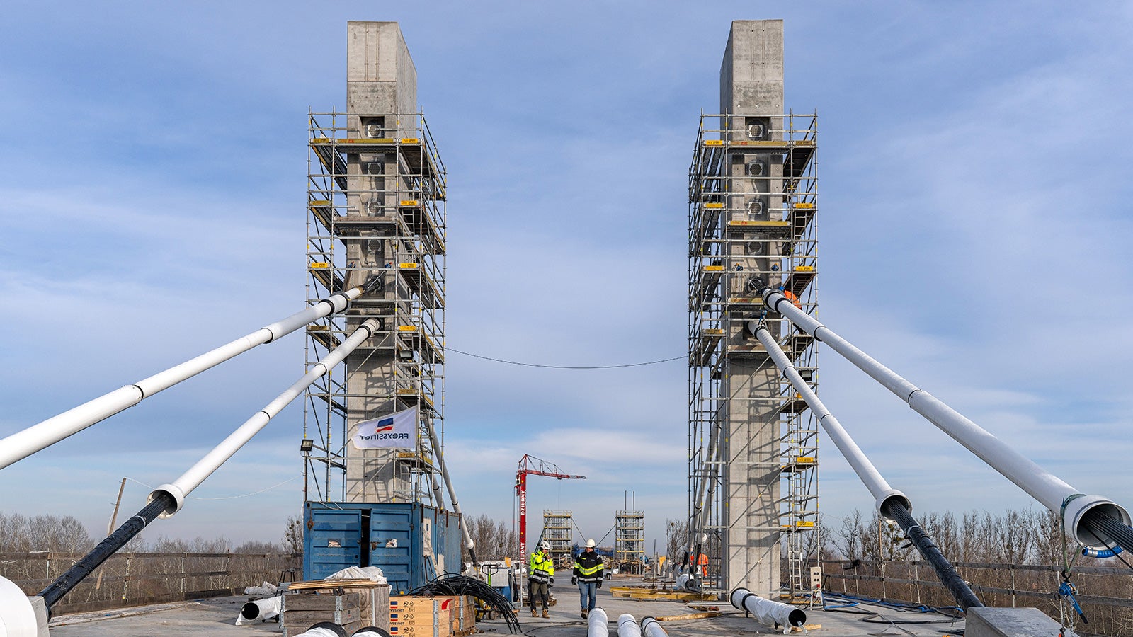 Most na rzece San w Stalowej Woli w ciągu DW 855. System PERI UP Flex MD w użyciu.