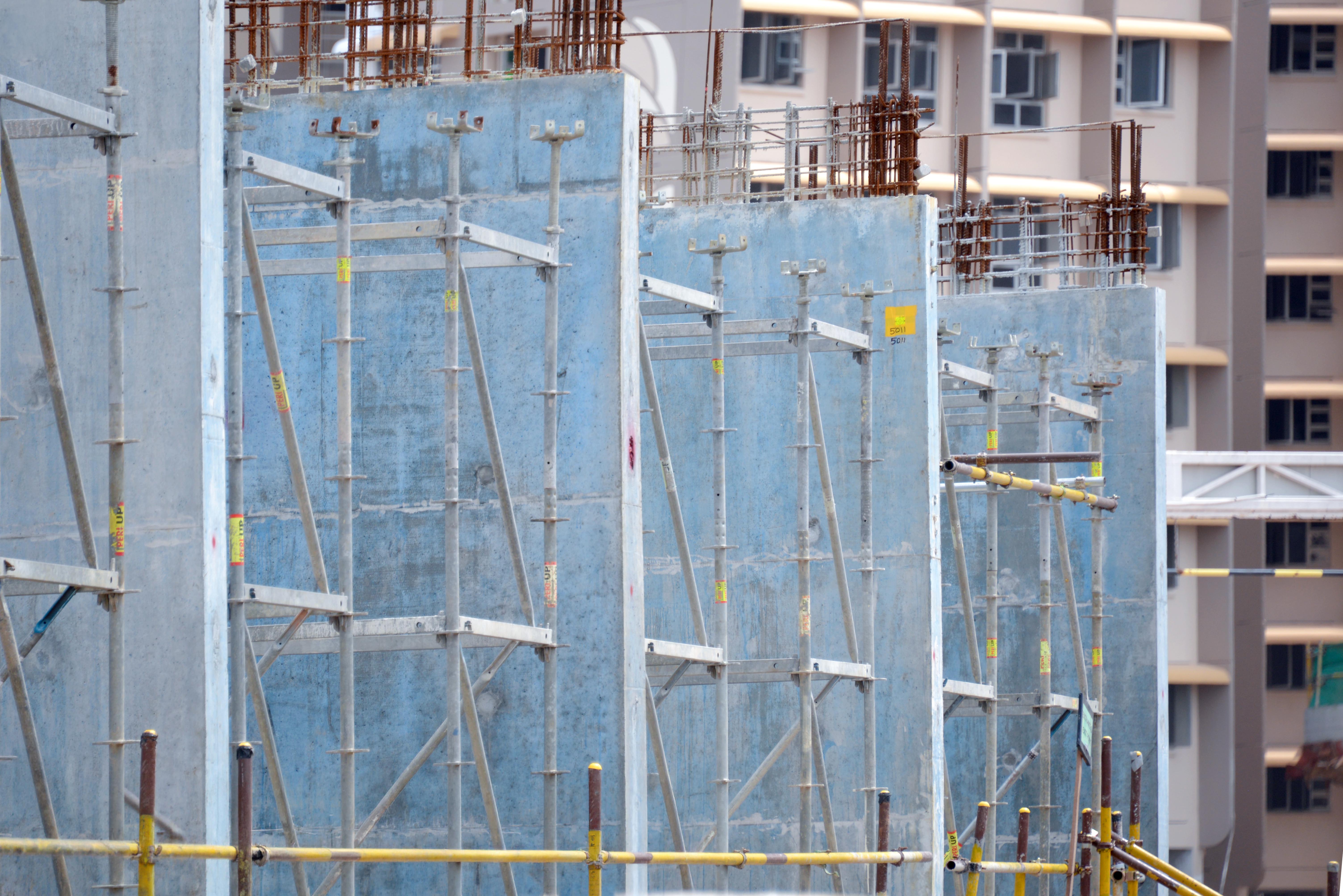 PERI UP Shoring saves up to 40% of assembly time compared to conventional methods