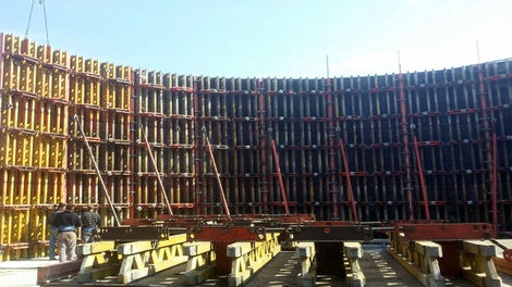 Contravântuirea cofrajului Rundflex se va realiza pe interior.