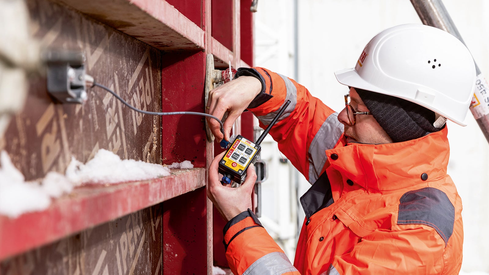 Determining the concrete pressure with PERI InSite Construction is very straightforward. The system is compatible with all formwork systems.