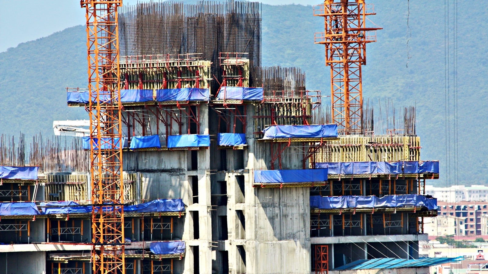 The PERI systems met the advanced construction requirements of the 34-storey high luxurious residential apartment 