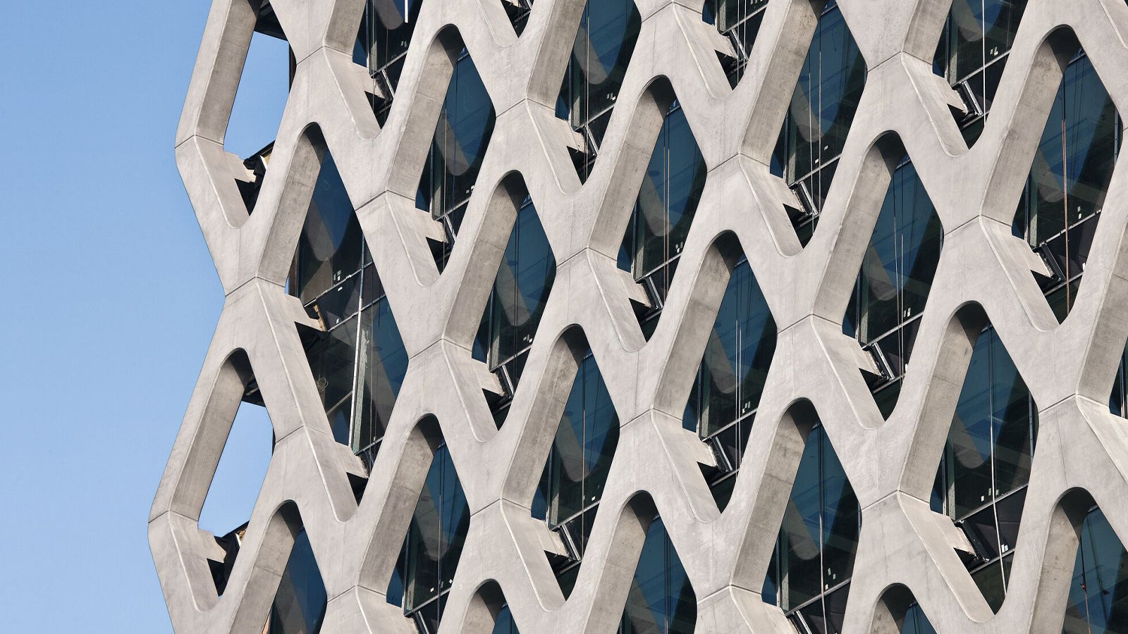 Все чаще передовые девелоперы применяют архитектурный бетон в отделке входных групп и мест общественного пользования. 