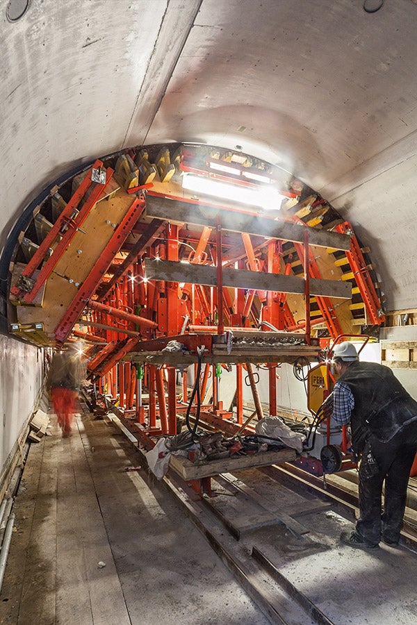 Gallery formwork can also be realized with mainly rentable system components – this will be presented by civil engineering experts at bauma 2016.