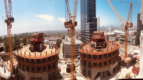 Two 46-story residential towers are being constructed at the same time using PERI&#039;s ACS Core 400. 