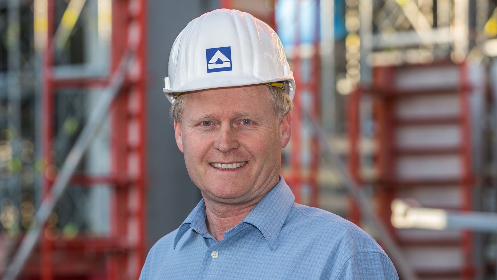 "I rate the PERI contribution very highly. All requirements were completely fulfilled and the tight construction schedule was also maintained. In addition to the fast shuttering and moving times with MAXIMO and SKYDECK, I would like to especially praise the on-site project support along with the flexible, operative and process-oriented cooperation with the PERI engineers."