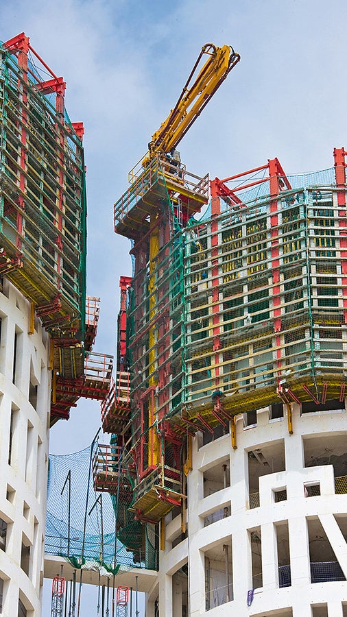 Com a ajuda da tecnologia de auto escalada da ACS, as duas torres circulares aumentaram constantemente em ciclos regulares de 10 dias.