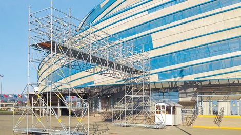 Компания PERI поставила в Сочи для проведения Олимпийских игр более 600 тонн оборудования для возведения спортивных и медийных конструкций: сцены, на которой президент России Владимир Путин приветствовал спортсменов; платформы для статистов и опорные площадки на ледовой арене "Шайба"; кабельные мосты и платформы для операторов на лыжных трассах; вышки для видеокамер. 