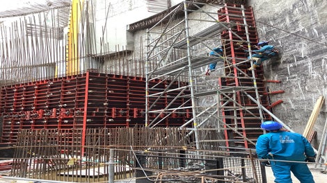 Sistema de encofrado LIWA y Andamio PERI UP FLEX para columnas del Pozo de Bombeo. 