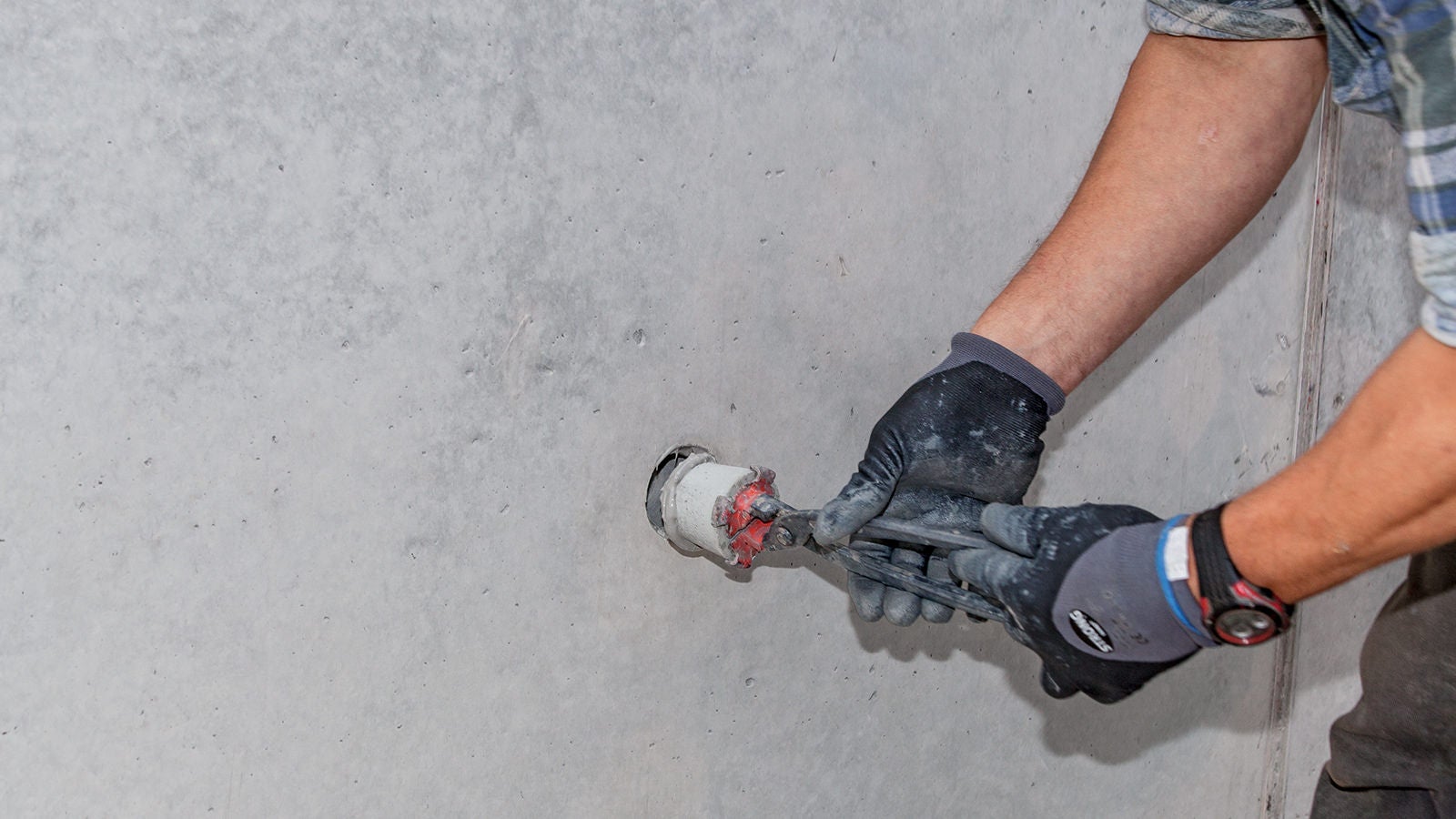 Das Ankersystem DK diente zum nachträglichen, zuverlässigen Abdichten der Spannstellen. Die Ankerstellen wurden dazu mit eingeklebten Betonkonen verschlossen.