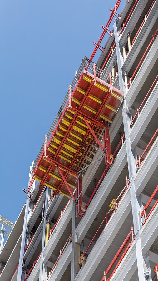 RCS Ausfahrbühnen dienen als temporärer Lagerplatz zur Materialbereitstellung für den Kran und werden schienengeführt umgesetzt.