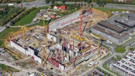 Das Technologiezentrum für Fahrzeugsicherheit am Standort Sindelfingen ist 273&amp;nbsp;m lang und 172&amp;nbsp;m breit. (Foto: Daimler AG, Arnim Kilgus)