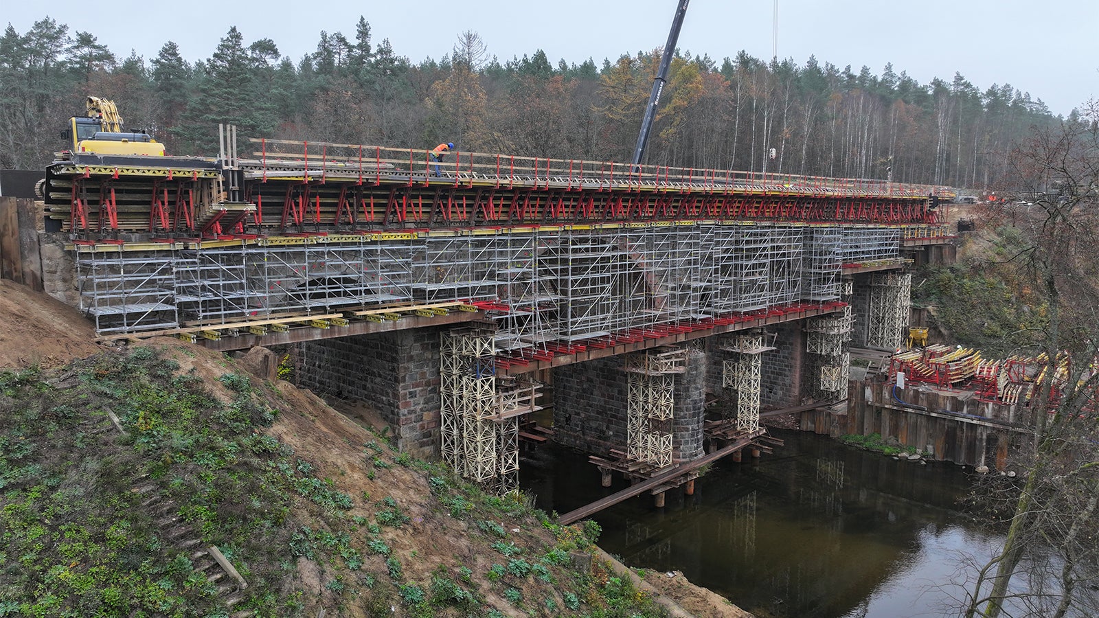 Przebudowa mostu kolejowego w km 107+884 na rzece Łupawa 