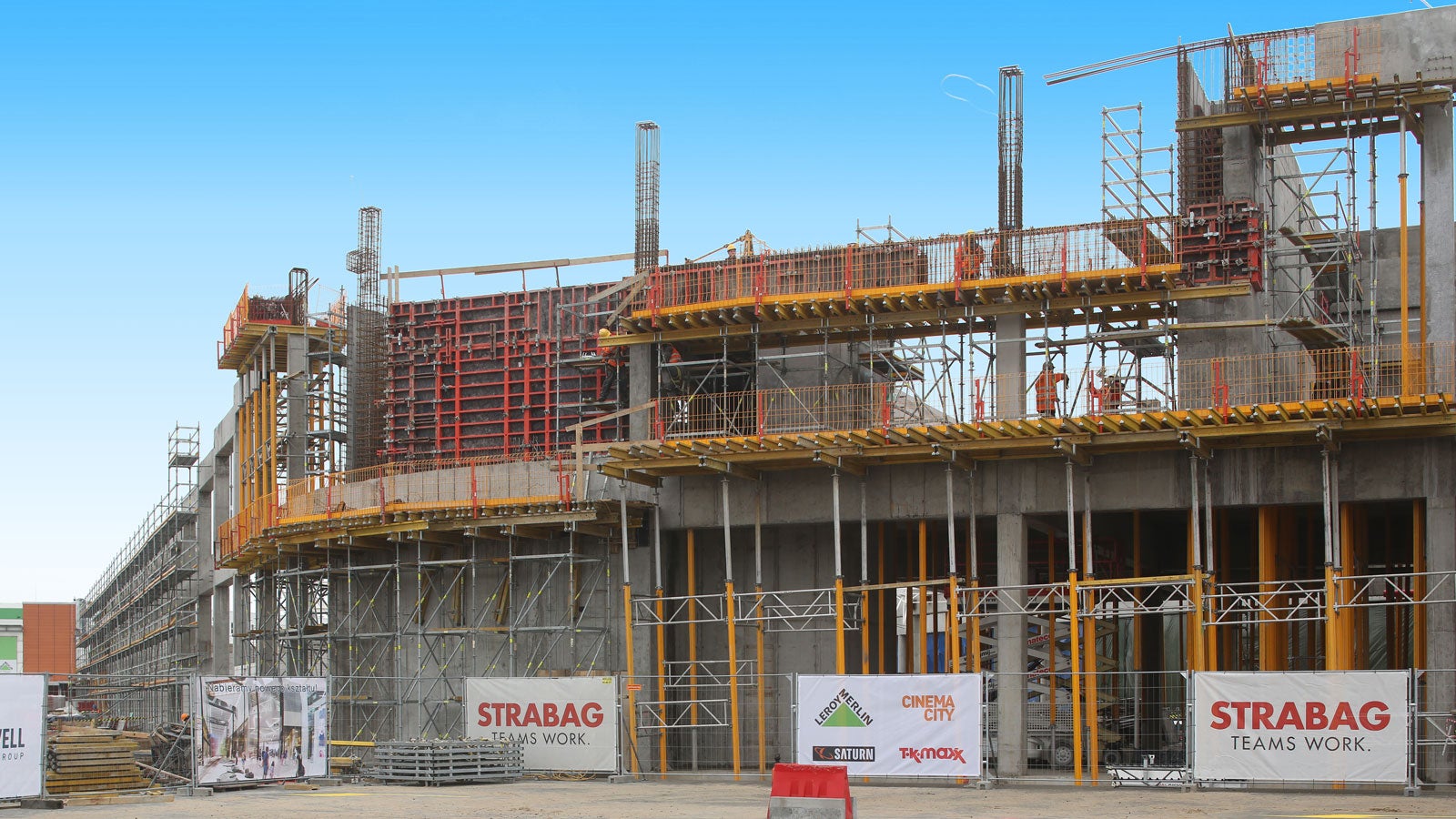 Przykład deskowania belek obwodowych z wykorzystaniem wież podporowych MULTIPROP z ramkami MRK.