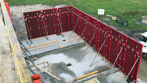 Kontorbygning støbes i MAXIMO, der efterlader flot aftryk på synlige vægge.