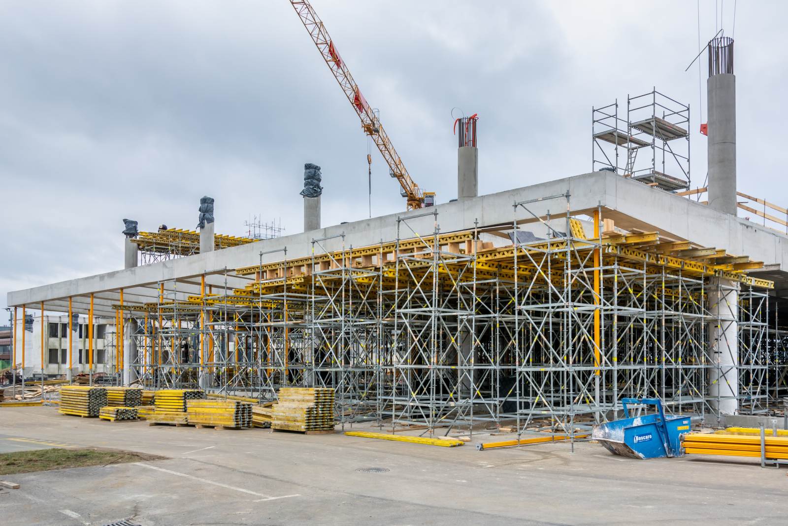 Podupiranje konzolnih greda za ulazno-izlazni dio terminala.