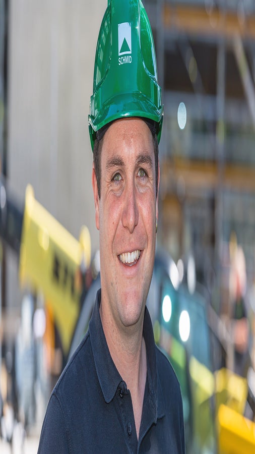 Die SCS Kletterschalung überzeugte uns bereits ab dem ersten Klettertakt. Aufgrund der durchdachten Lösungen, insbesondere dem Verfahren des Fahrwagens beim Aus- und Einschalen, konnte ein schneller und sicherer Arbeitsfortschritt gewährleistet werden. Und durch die bestens aufeinander abgestimmte Gerüst- und Schalungstechnik war jederzeit ein sicherer Zugang zur Arbeitsplattform vorhanden.