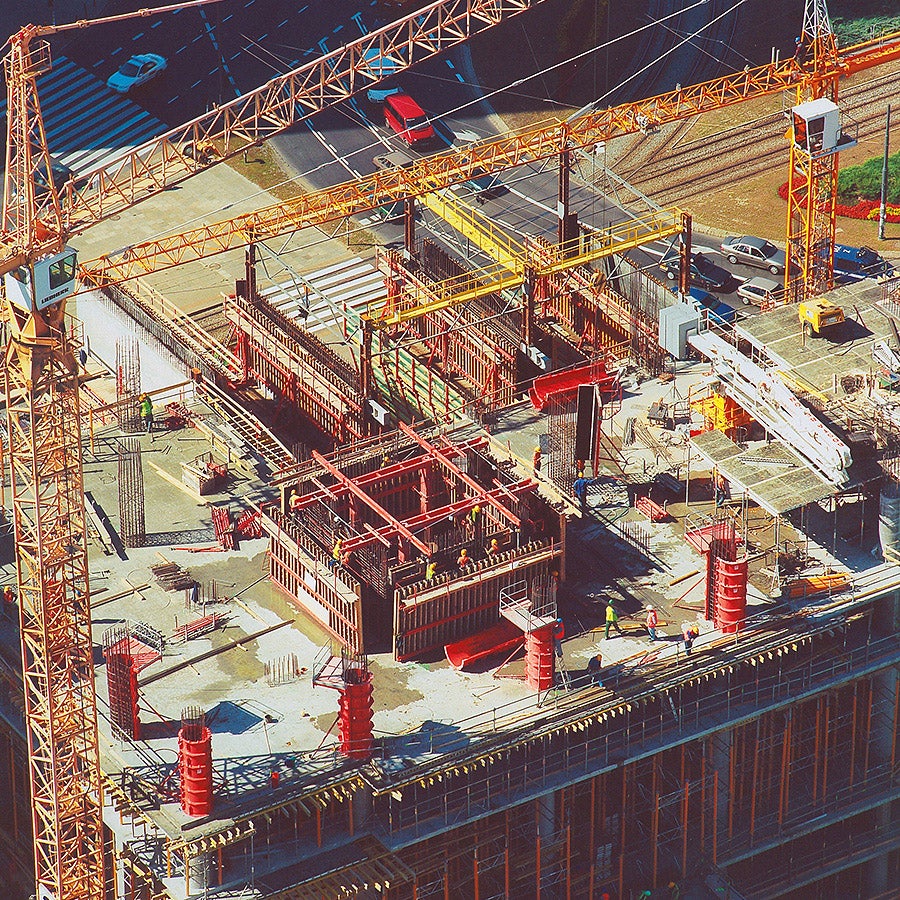 The PERI circular column formwork allowed very fast concreting times for a fresh concrete pressure of up to 150 kN/m² as well as resulting in a superb concrete finish.