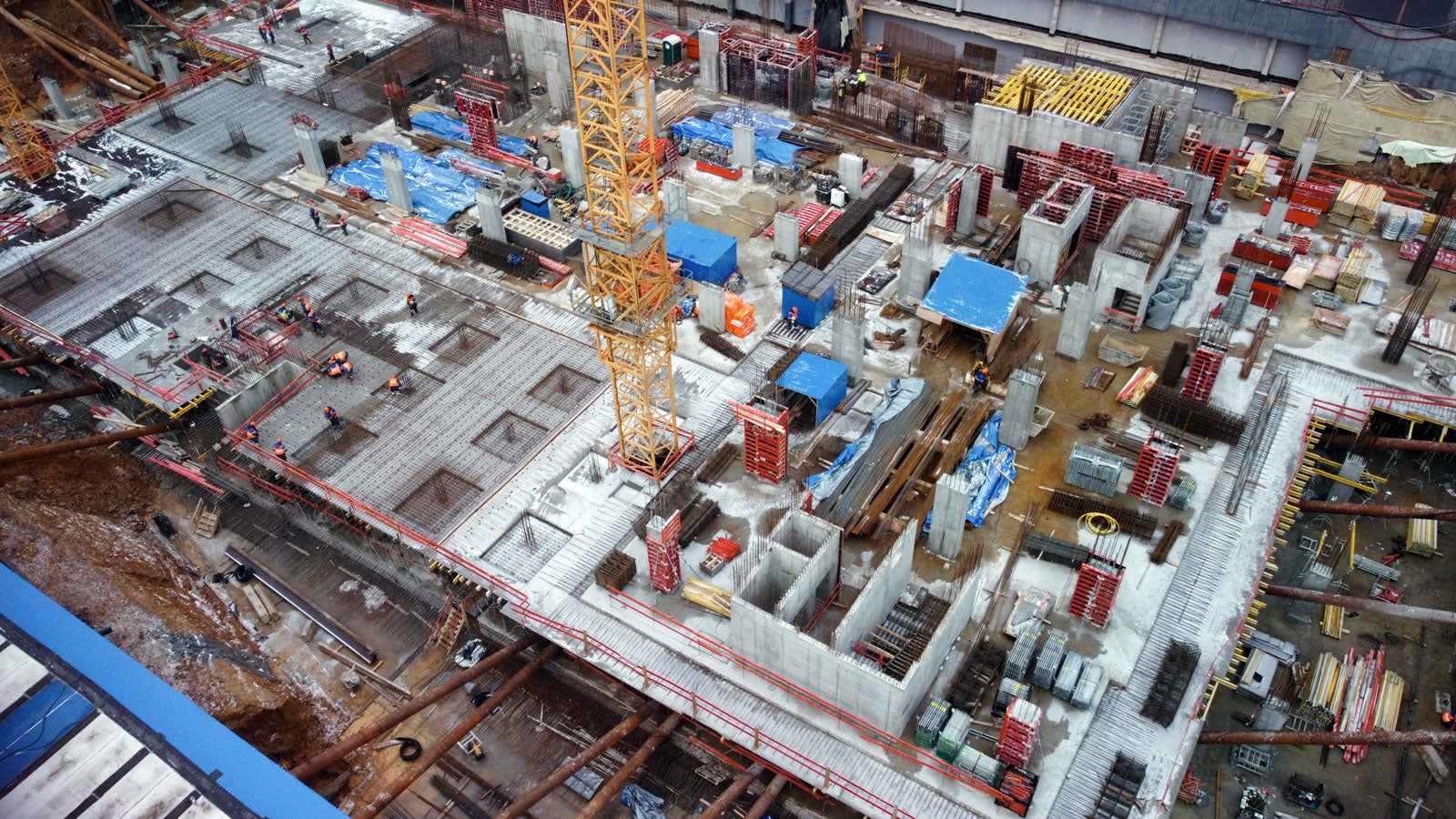 Система Multiflex подходит для любых плановых очертаний, т.к. расположение балок можно менять (полигонально или внахлест).