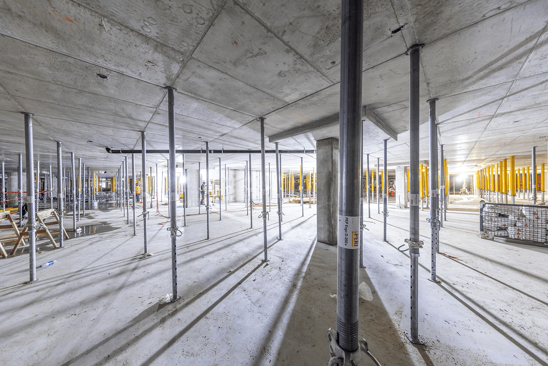 Betonin kuivumisaika voi vaihdella muutamasta viikosta yli vuoteen. Kuivumiseen vaikuttavat muun muassa rakenteen paksuus, betonin koostumus, lämpötila, ilman kosteus ja ilmanvaihto.
